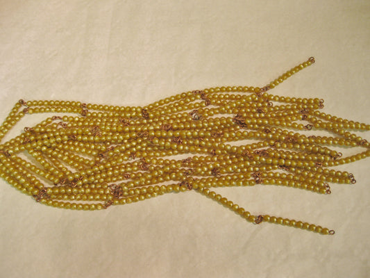 1000-kedjan guldfärgade rörliga pärlor