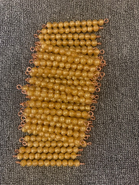 Tiostav guldfärgade rörliga pärlor 45 st