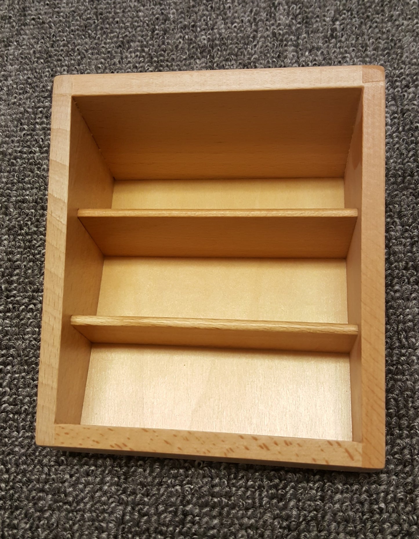Trälåda för tre- eller fyrdelade kort 10.5 x 11.5 cm