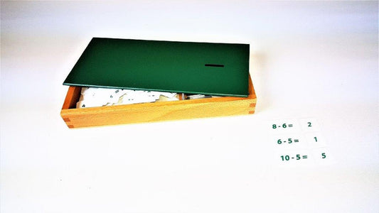 Subtraktionsuppgifter och svar. 23x10x3 cm låda